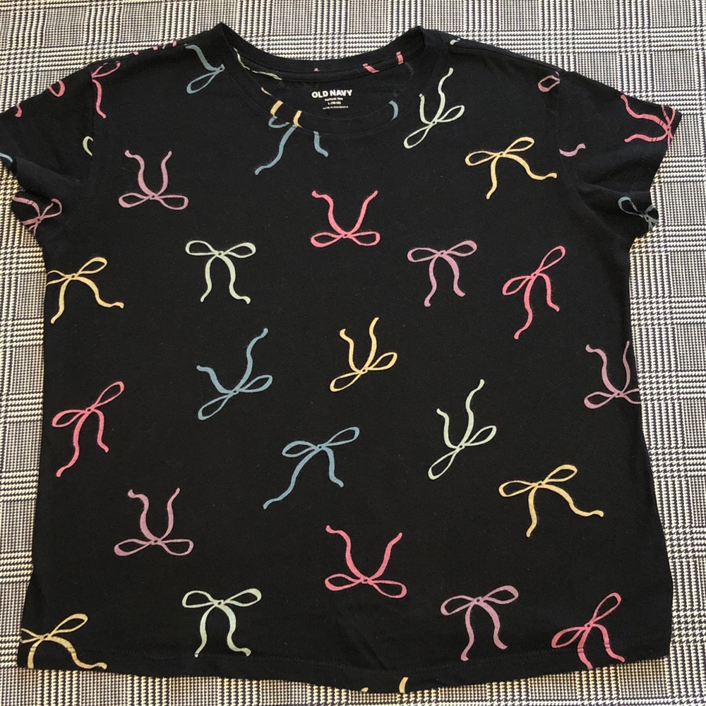 Old Navy Black Short Sleeve Tee with Pastel Bow Prints